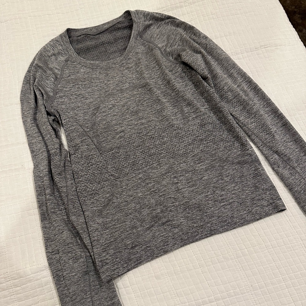 lululemon long-sleeve swiftly tech (RACER LENGTH)!!